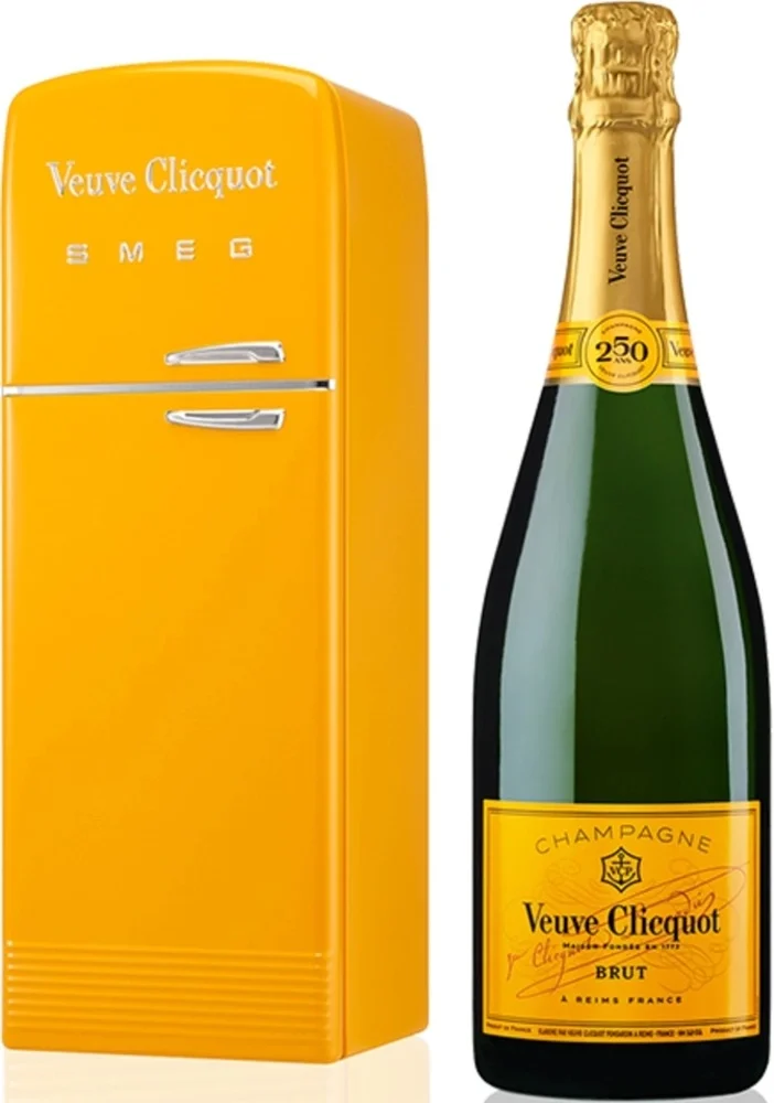 Champagne Veuve Clicquot Brut Yellow Label SMEG poklon kutija 0,75 L